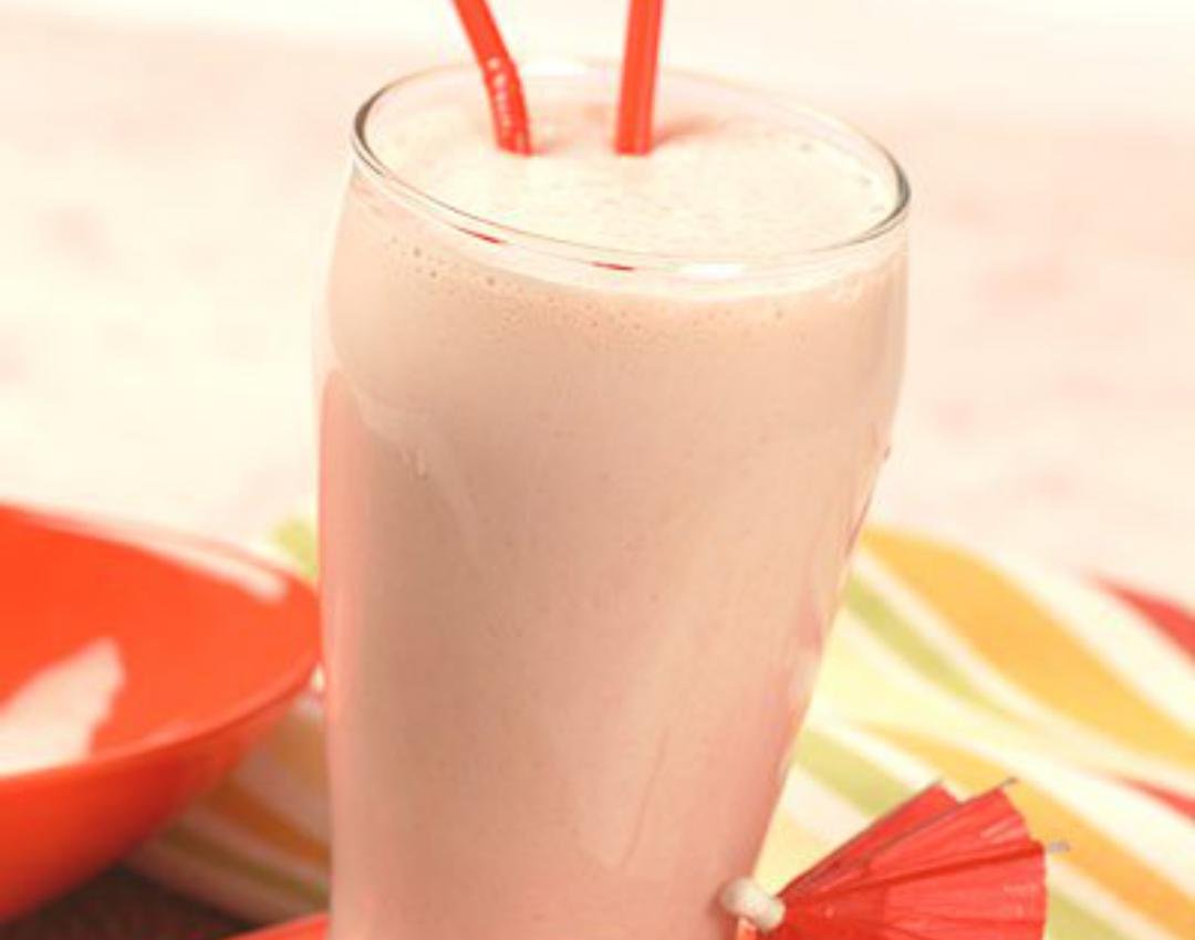 Licuado de guayaba y camote, una mezcla original llena de vitamina C, fibra y energía natural. Ideal para fortalecer el sistema inmunológico y disfrutar de un sabor dulce, cremoso y reconfortante.