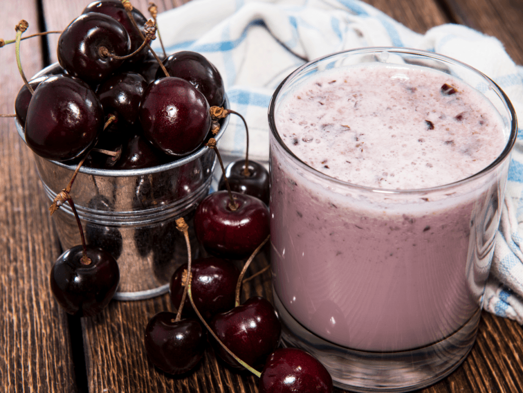 Licuado de cereza con chocolate, una combinación irresistible de sabor dulce y antioxidantes naturales.