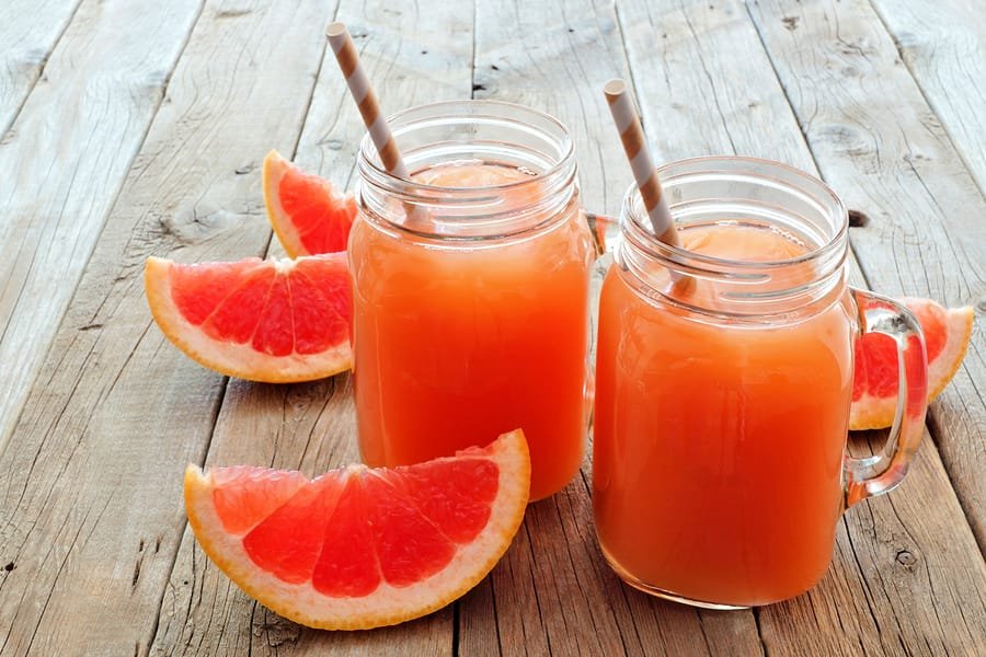 Jugo refrescante, con cítricos, jugo ácido, saludable y nutritivo.