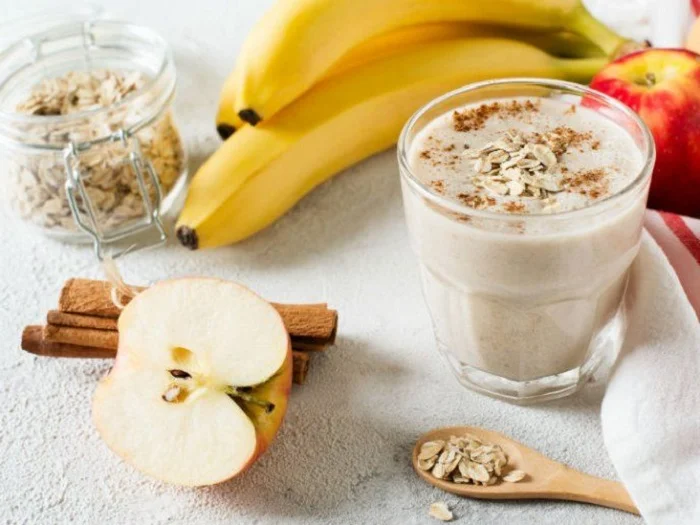 Licuado de manzana, coco y amaranto, una combinación refrescante y nutritiva. Rico en fibra, antioxidantes y proteínas, es perfecto para mantenerte lleno de energía mientras disfrutas de un sabor natural y delicioso