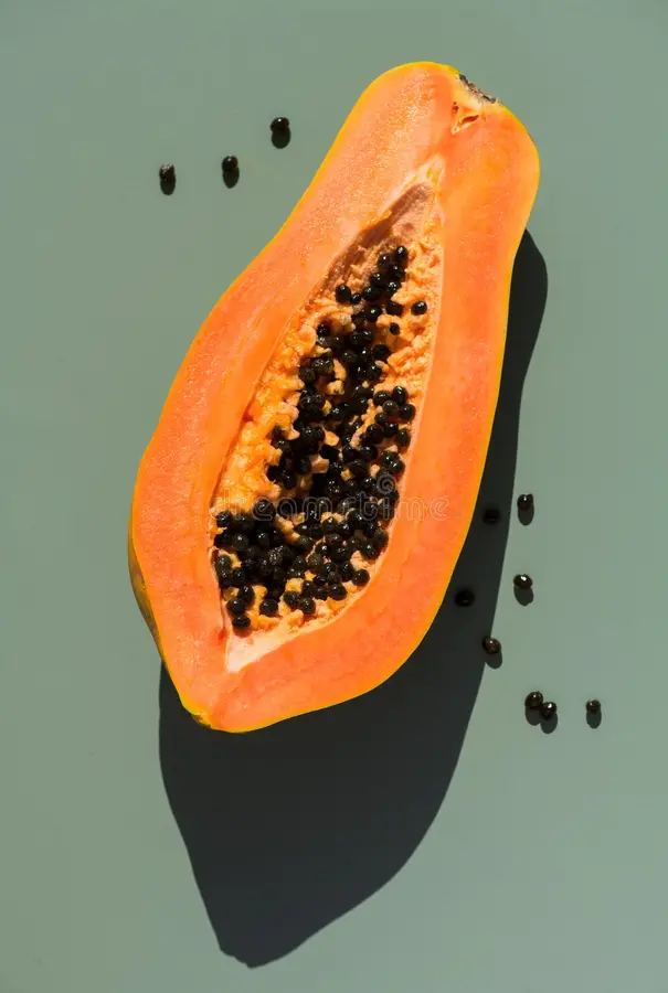 Fruta fresca partida a la mitad, Fruta de calidad, saludable, ligera, nutritiva, esencial en jugos curativos.