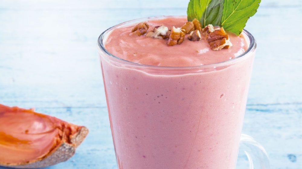 Licuado de mamey con nuez, cremoso y lleno de sabor natural. Una bebida rica en nutrientes esenciales, ideal para un desayuno energético o un antojo saludable con un toque mexicano tradicional.