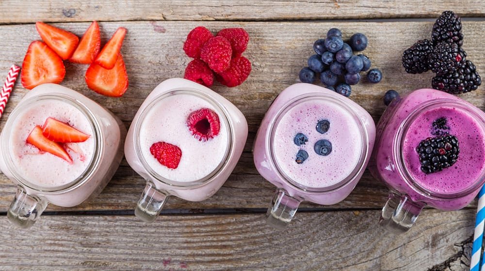 Licuados de frutas antioxidantes ideales para tu salud, batido de fresa cremoso y delicioso, batido de zarzamora, batido de mora azul, batido de frambuesa, para acompañar tus alimentos, frutas ideales para tu salud cerebral, ideales frutos frescos antioxidantes para comenzar tu mañana.