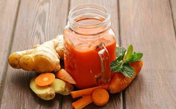 Jugo de zanahoria con jengibre para empezar el dia con energia , ayudando en la vista y en el sistema inmunológico gracias a sus nutrientes